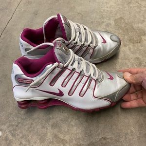 Women’s NIKE SHOX